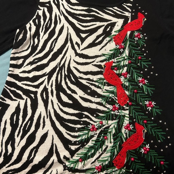 Winter sweater with beautiful cardinals size L - Picture 3 of 4